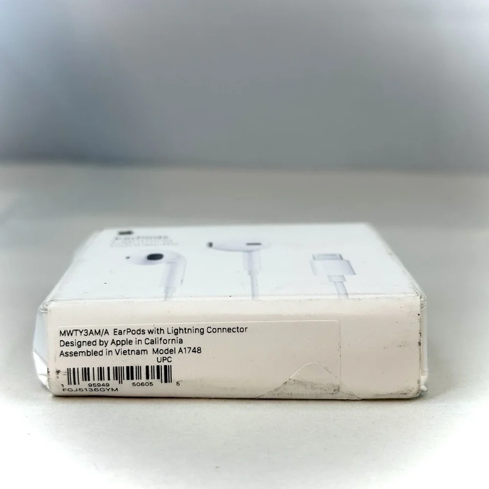Genuine Apple Wired EarPods Lightning Connector Headphone Headset MMTN2AM/A